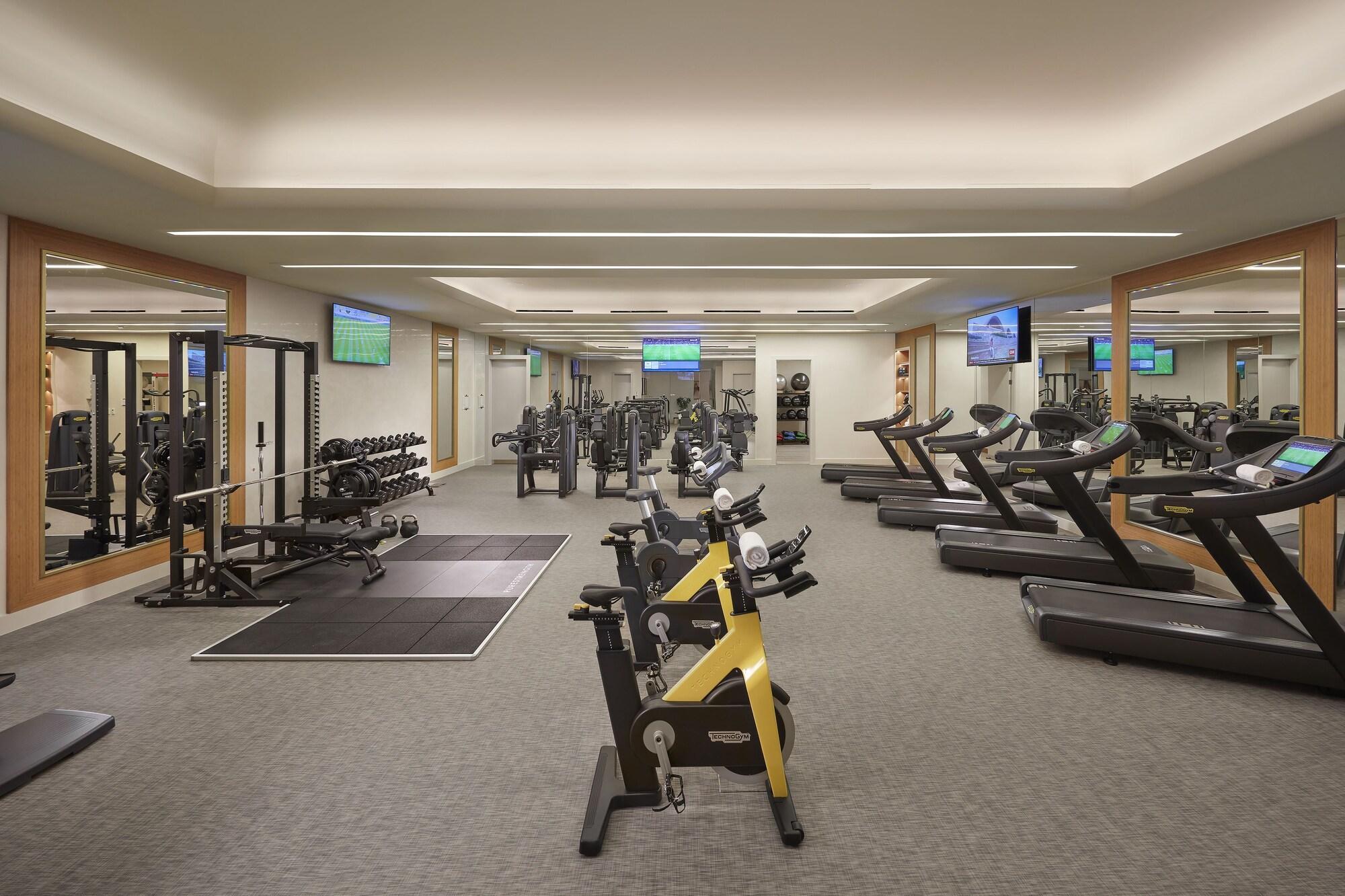 Mandarin Oriental, Doha Hotel Buitenkant foto The gym at The Standard East Village