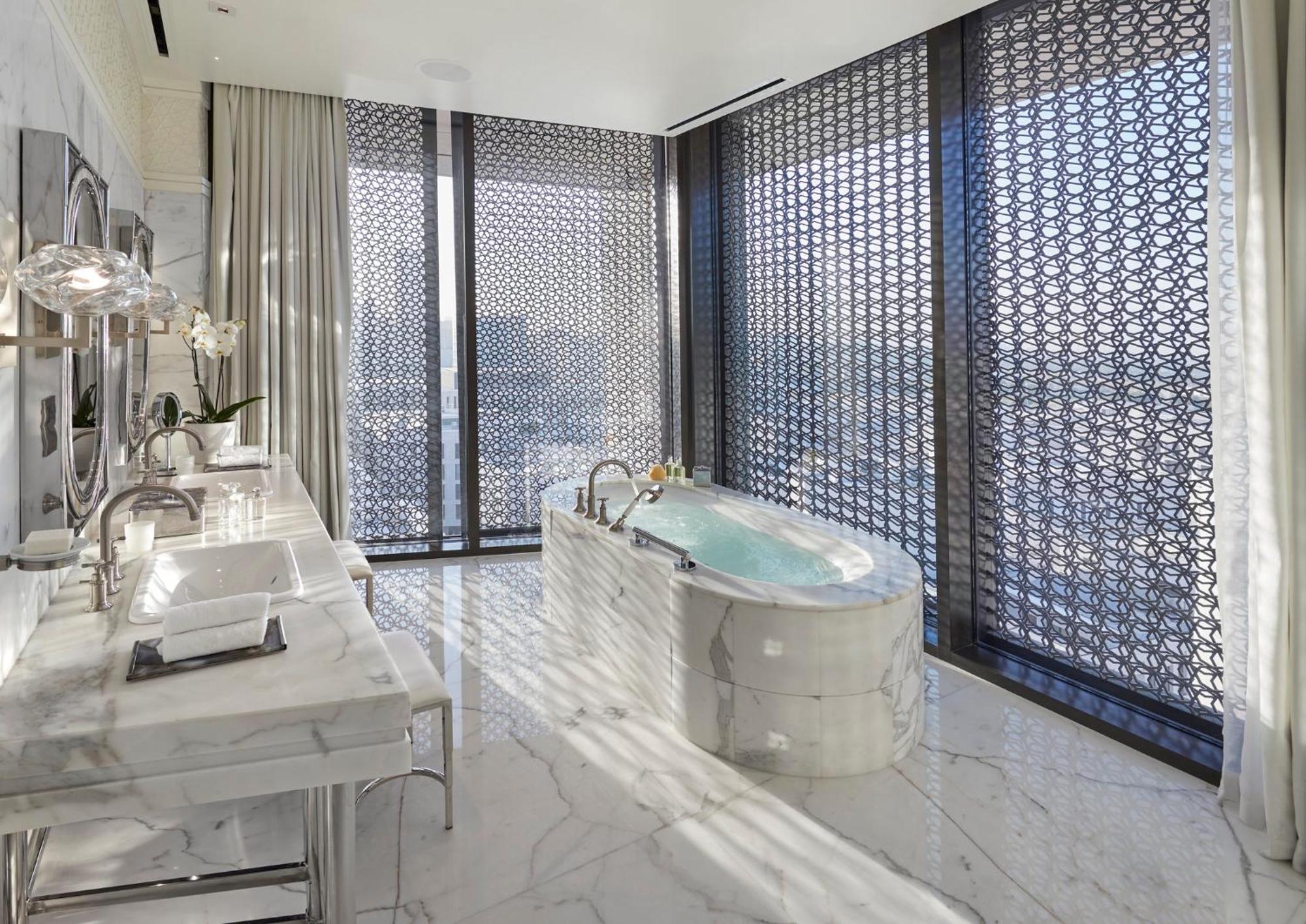 Mandarin Oriental, Doha Hotel Buitenkant foto Bathroom