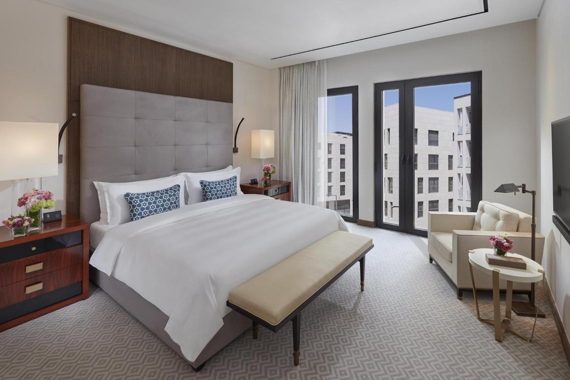 Mandarin Oriental, Doha Hotel Buitenkant foto A guest room at the Four Seasons Hotel