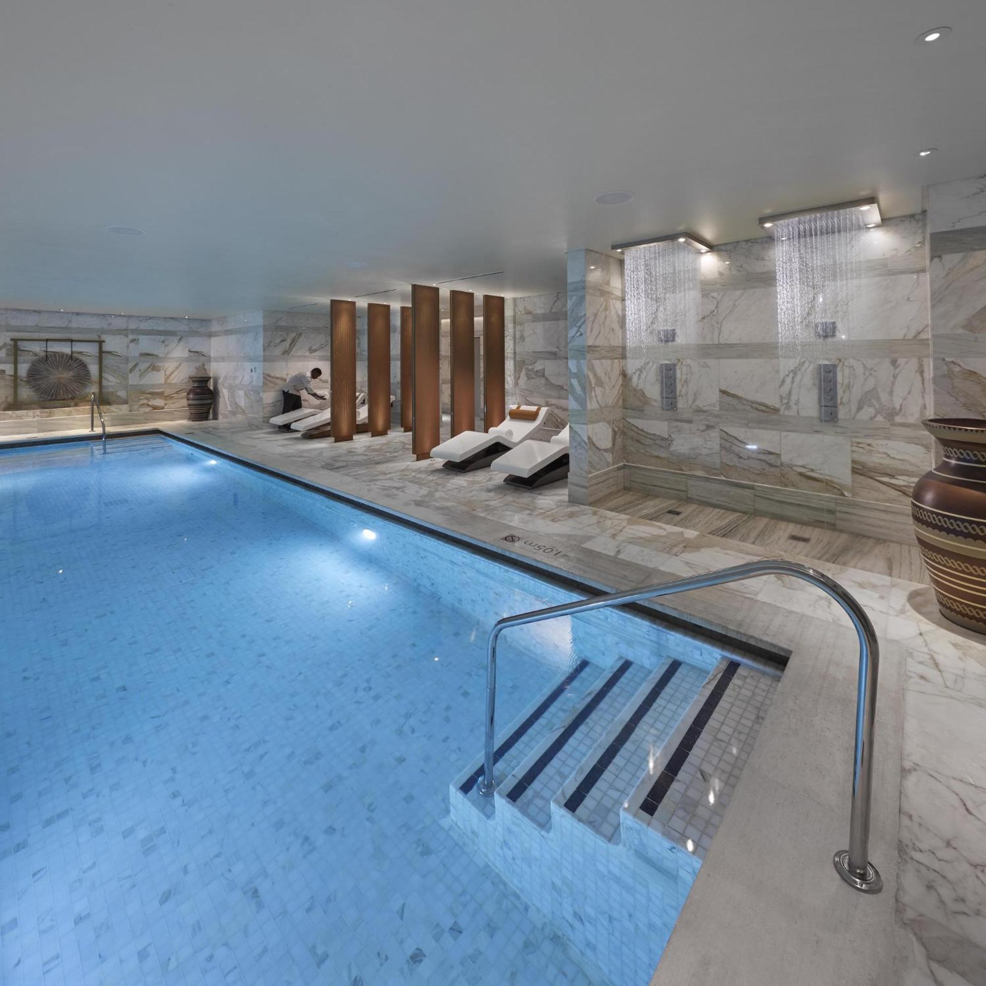 Mandarin Oriental, Doha Hotel Buitenkant foto The pool at the spa