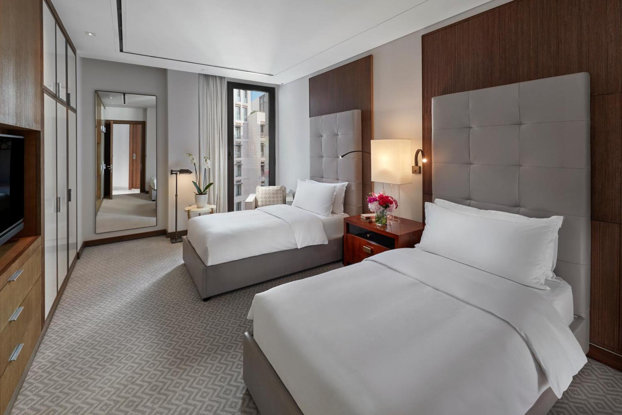 Mandarin Oriental, Doha Hotel Buitenkant foto A guest room at the hotel