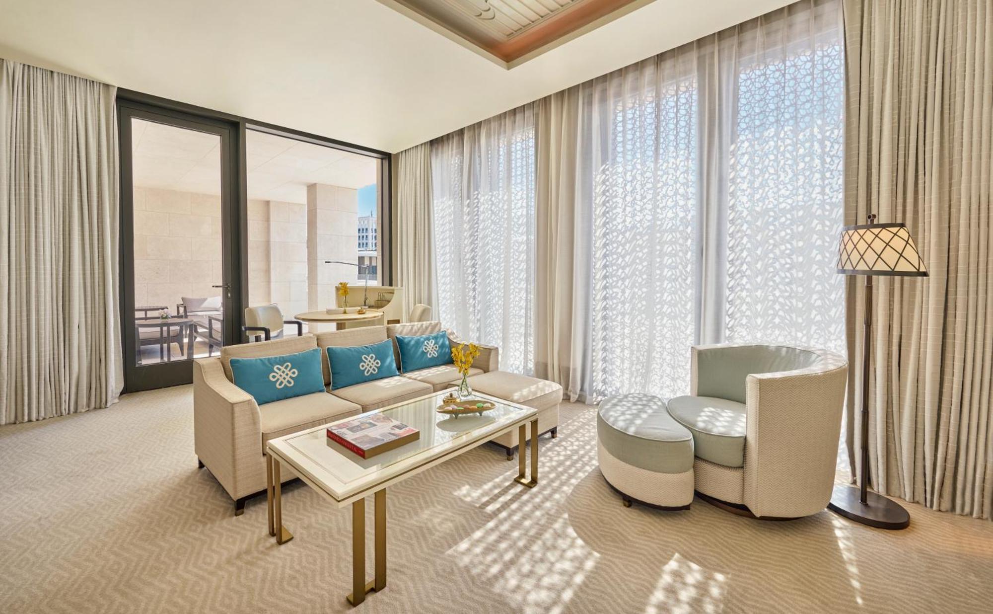 Mandarin Oriental, Doha Hotel Buitenkant foto A living room at the hotel